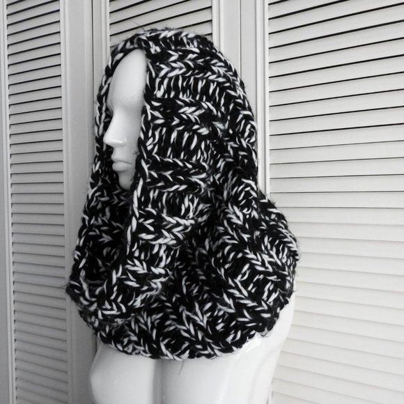 NWT H&M Divided Winter Head Scarf Wrap Chunky Thick Knit - Picture 4 of 8